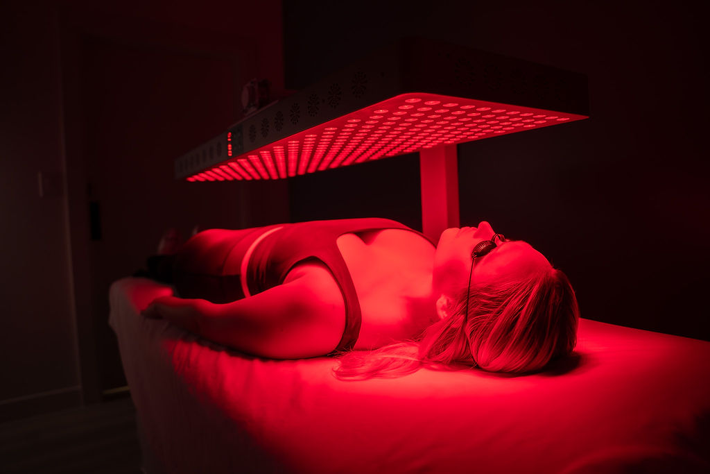 Red light therapy panel treatment at Sugar and Mend.